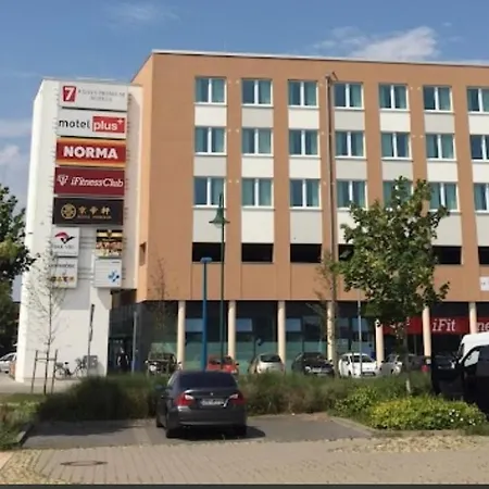 Апартаменты Nahe Airport Ber Adlershof Maisonettewohnung Шёнефельд