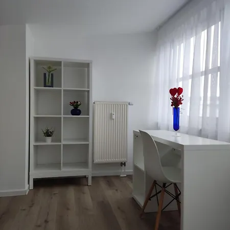 Апартаменты Nahe Airport Ber Adlershof Maisonettewohnung *